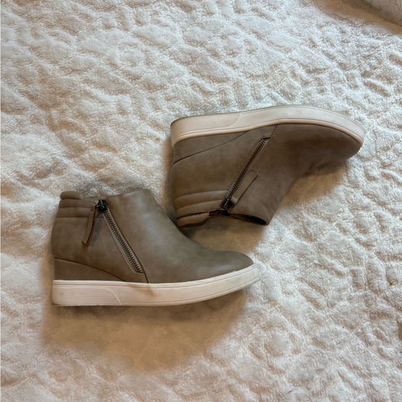 Wedge Ankle Booties
🟣 3/$10 sale - Picture 2 of 7